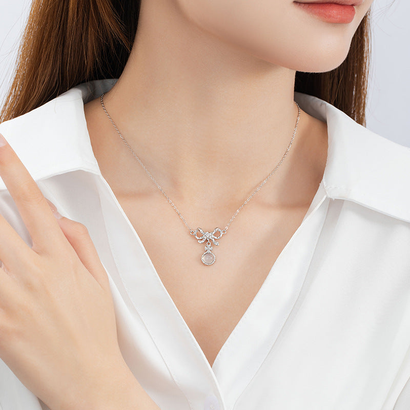 Princess on the Run Sterling Silver S925 Necklace Women's Simple Fashion Small Chalcedony Clavicle Chain Texture Bow Pendant