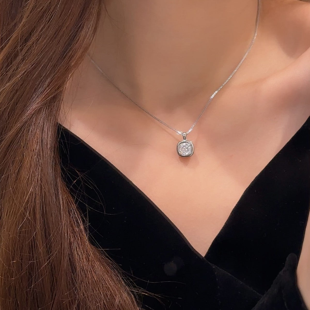 Small Eggshell Sterling Silver 925 Necklace Fashionable Versatile Drop-Shaped Zircon Clavicle Chain Ins Light Luxury High-Grade Pendant