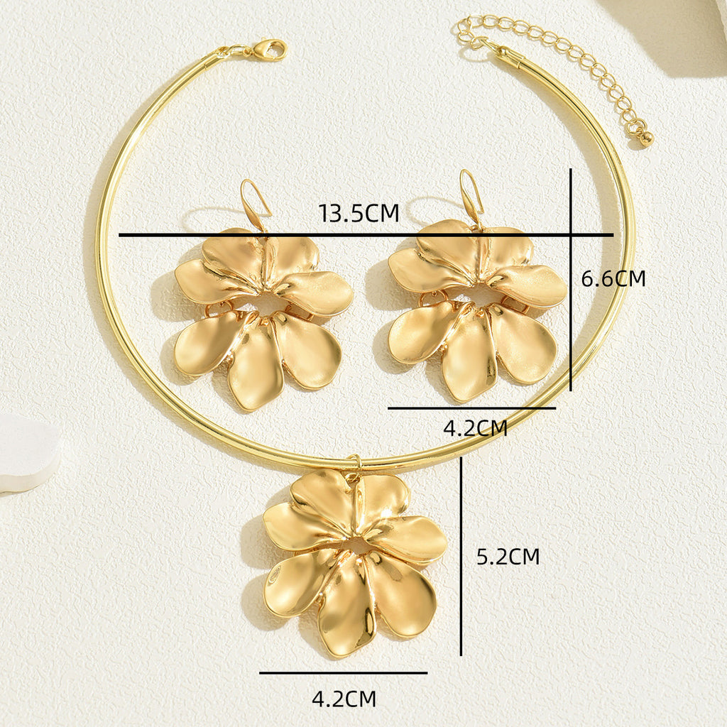 Sculptural Flower Collar Jewelry — product image 3