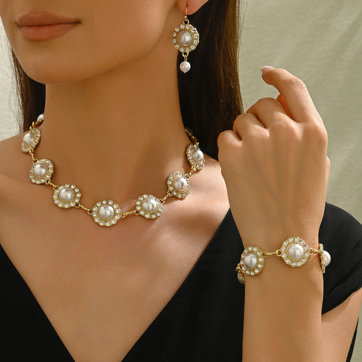 Pearl-Effect Medallion Jewelry