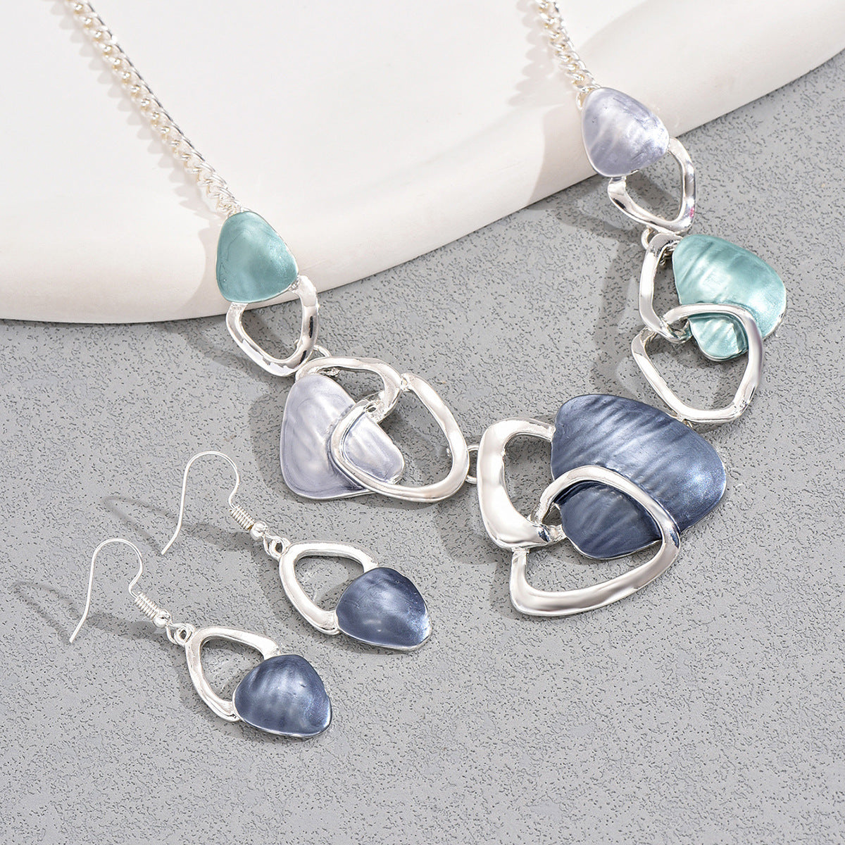 Soft-Color Irregular Loop Jewelry — product image 3
