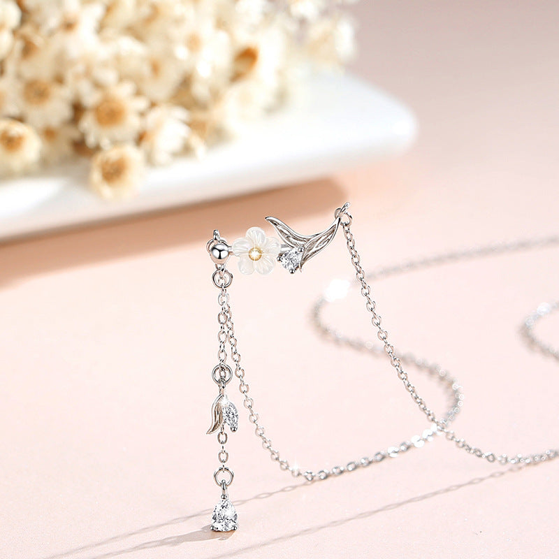 Halskette aus 925er Sterlingsilber – Kirschblüte und Schmetterling und Zirkonia-Akzente