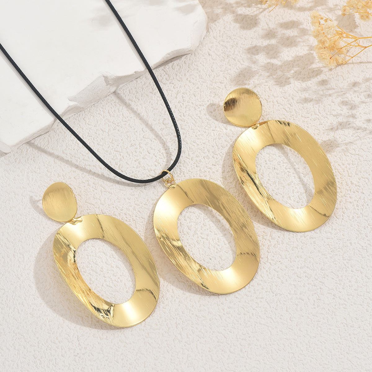 Oversized Oval Openwork Jewelry — product image 3