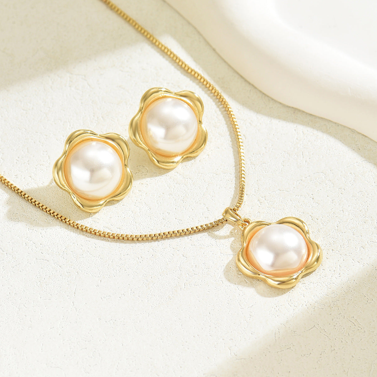 Round Pearl-Effect Halo Jewelry — product image 2
