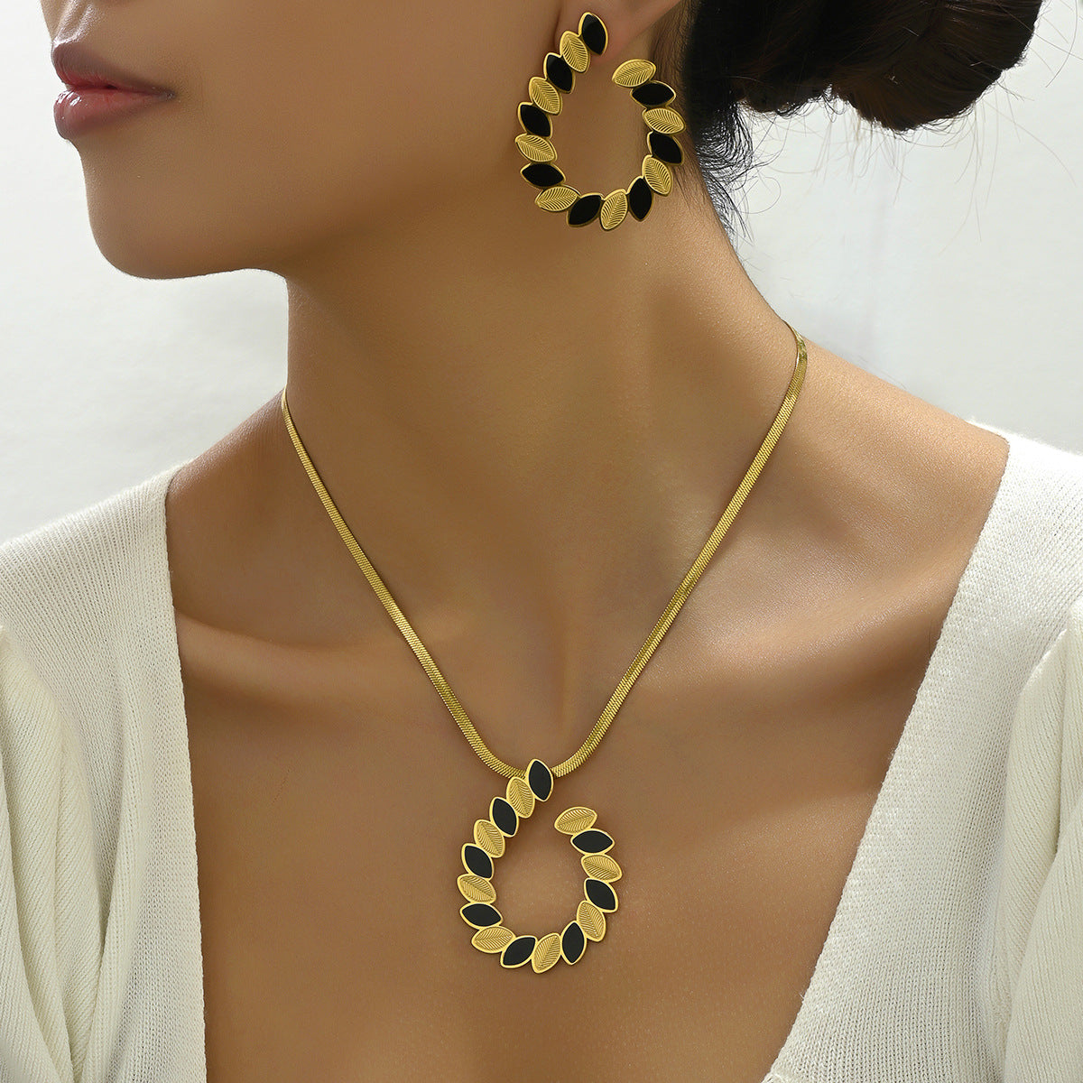 Black Leaf Wreath Jewelry