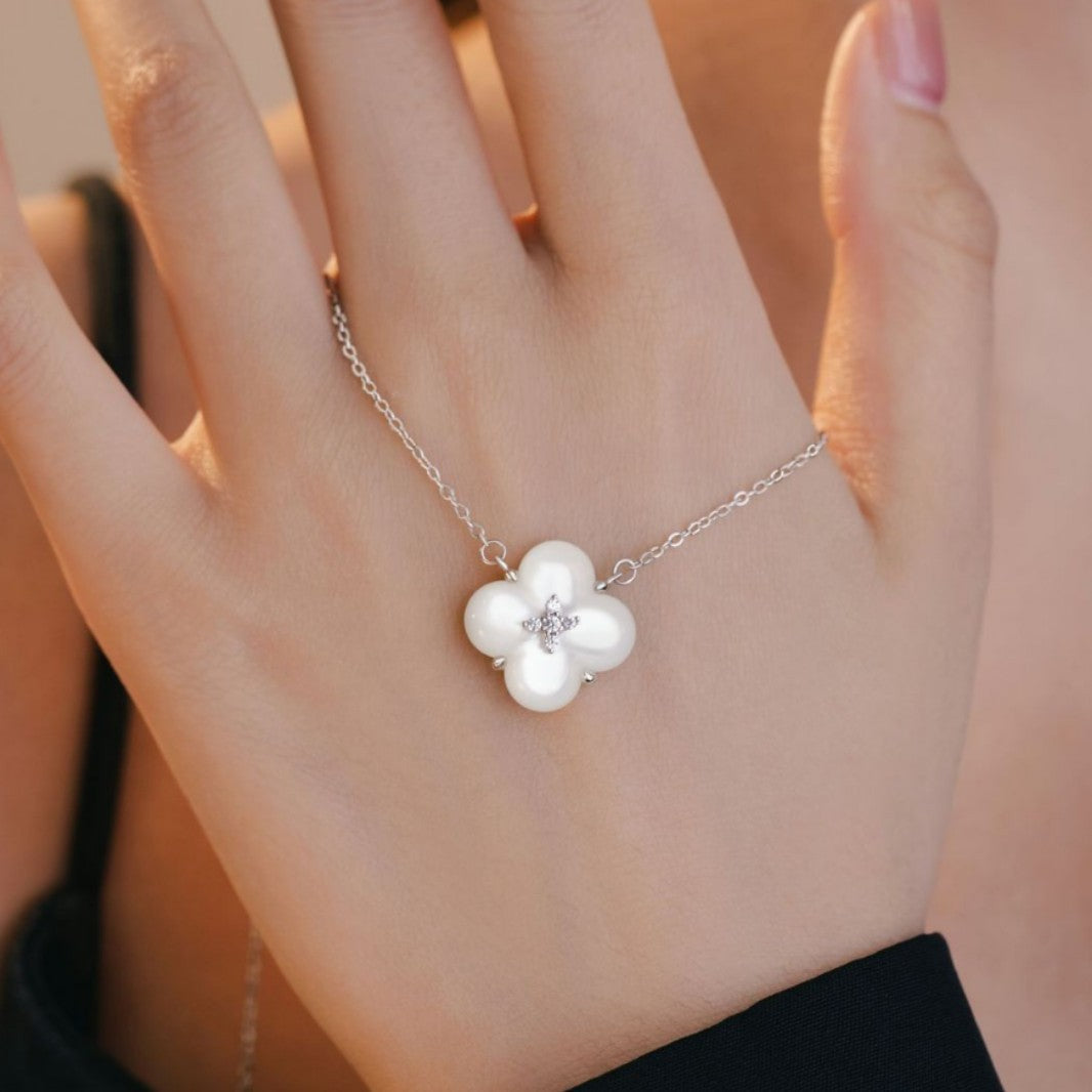 Lucky Clover Sterling Silver 925 Necklace Women's Fashion Versatile Flower White Fritillary Clavicle Chain Ins Style Pendant