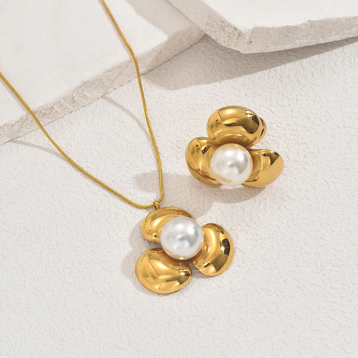 Flower and Pearl-Effect Jewelry — product image 3