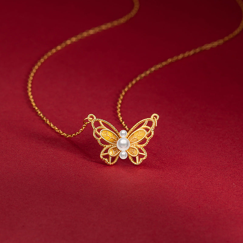 Halskette aus 925er Sterlingsilber – Schmetterling und Perlendetail