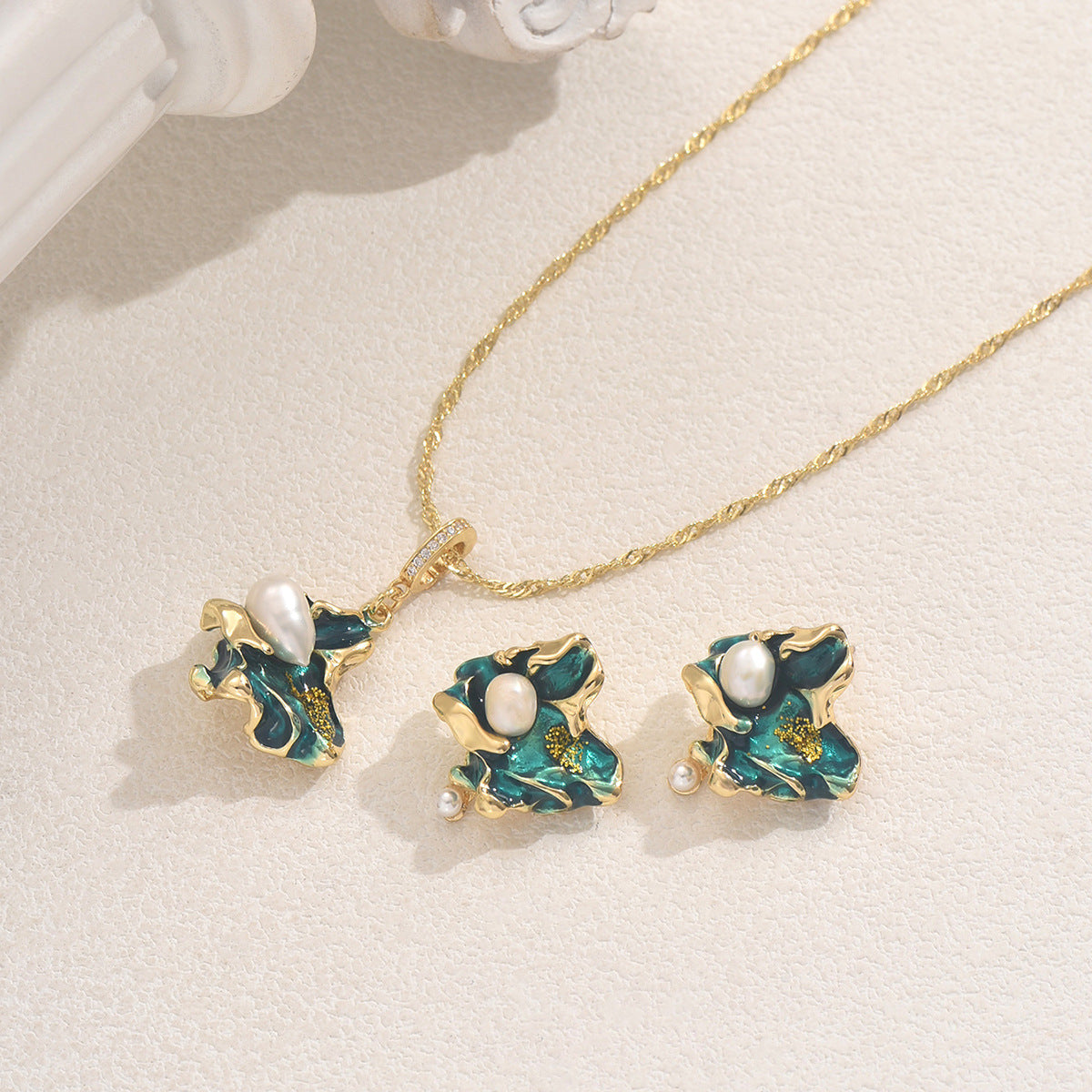 Green Flower and Pearl-Effect Jewelry — product image 2