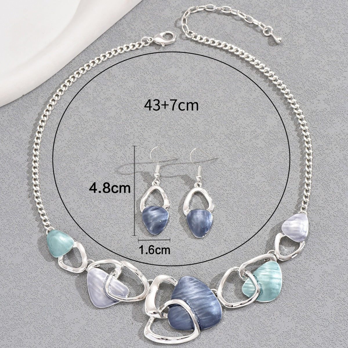 Soft-Color Irregular Loop Jewelry — product image 4