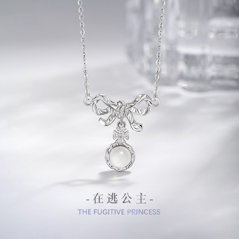 Princess on the Run Sterling Silver S925 Necklace Women's Simple Fashion Small Chalcedony Clavicle Chain Texture Bow Pendant