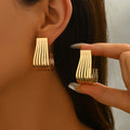 Parallel Rib Curved Earrings