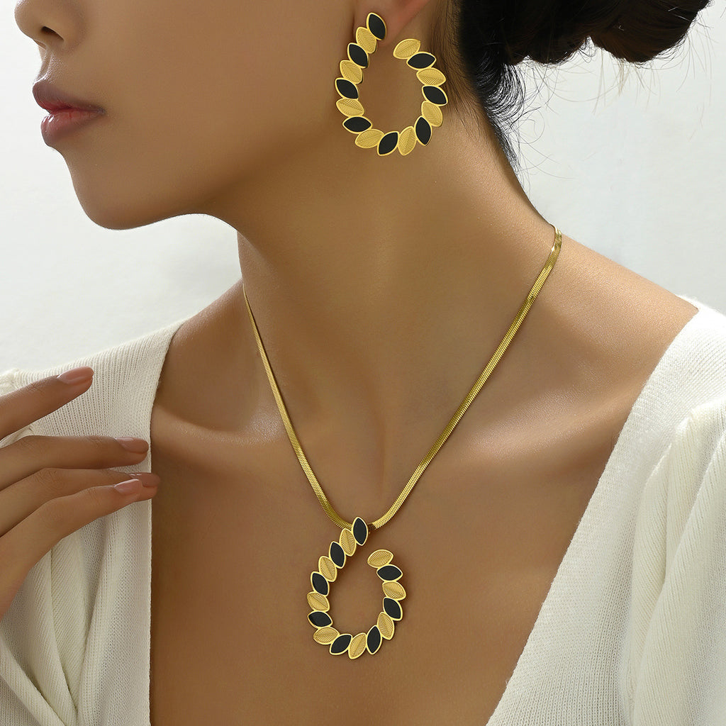 Black Leaf Wreath Jewelry — product image 2