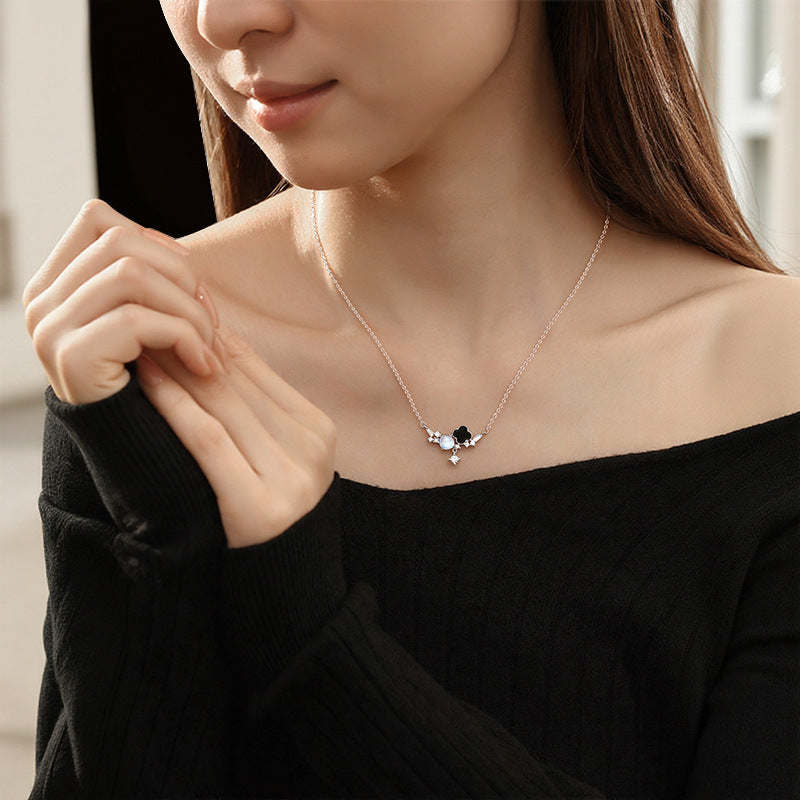 New S925 Silver Clover Necklace Moonstone Natural White Agate Pendant Small Fresh Clavicle Chain Light Luxury Silver Jewelry