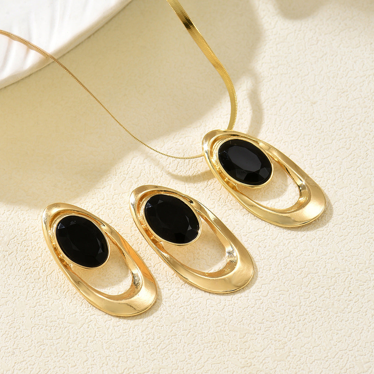Black Oval Double-Frame Jewelry — product image 3